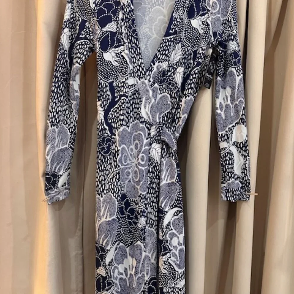 Diane von Furstenberg 'New Jeanne Two'  Wrap Dress size 2 - Picture 3 of 5